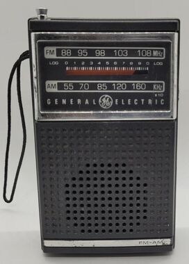 GE ® General Electric ® 7-2500C FM AM Miniature Portable TRANSISTOR RADIO XCLNT